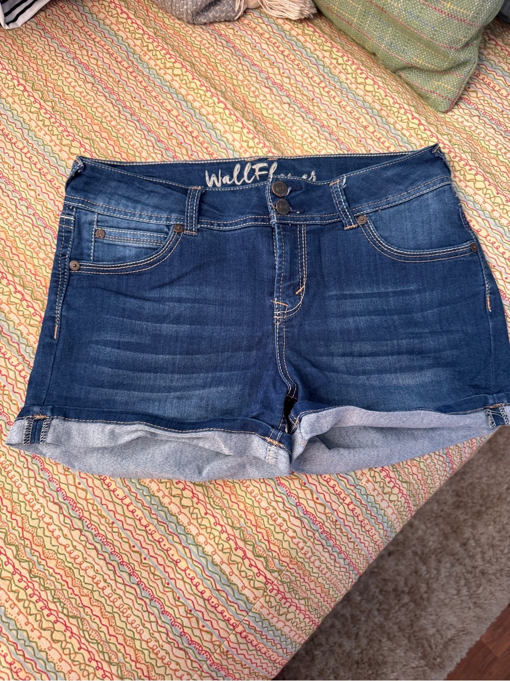 WallFlower InstaSoft Curvy Denim Shorts Dark Wash Cuffed - Size 11